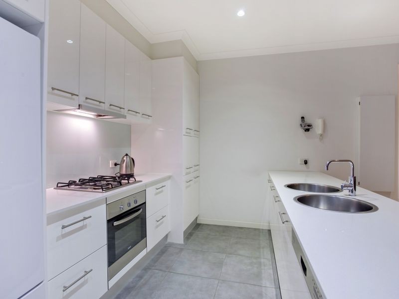 44 Signature Boulevard, Sanctuary Lakes VIC 3030