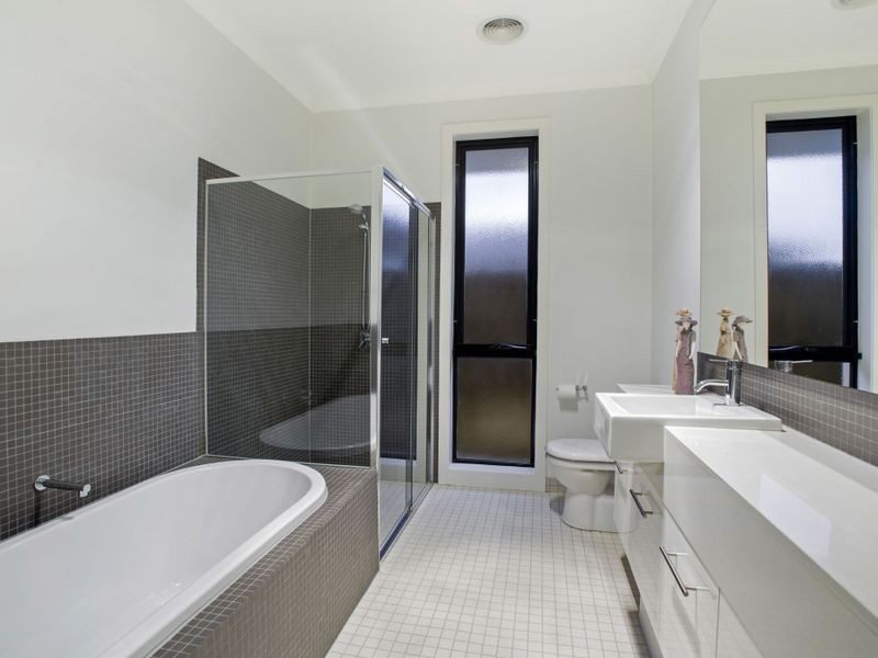 44 Signature Boulevard, Sanctuary Lakes VIC 3030