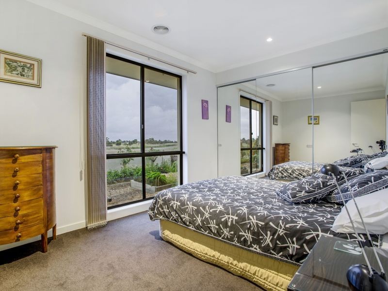 44 Signature Boulevard, Sanctuary Lakes VIC 3030