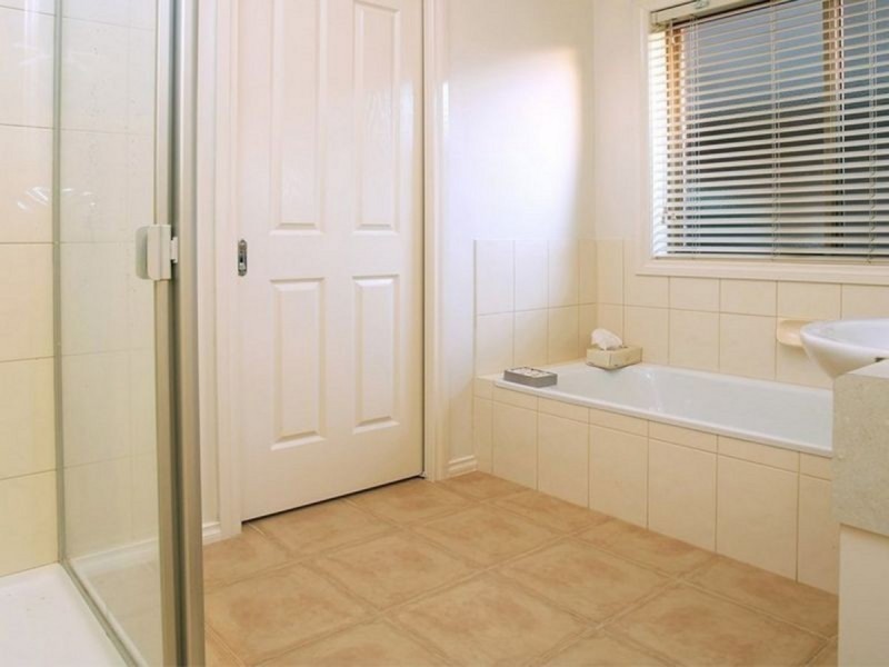 12 Hanna Street, Point Cook VIC 3030