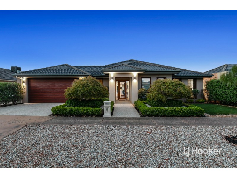 13 Sunseeker Chase, Sanctuary Lakes VIC 3030