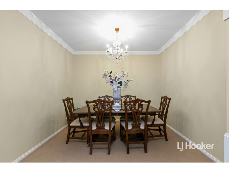 13 Sunseeker Chase, Sanctuary Lakes VIC 3030