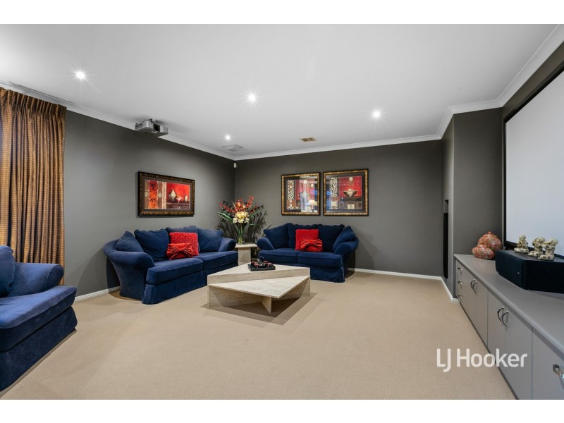 13 Sunseeker Chase, Sanctuary Lakes VIC 3030
