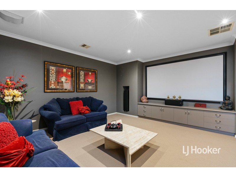 13 Sunseeker Chase, Sanctuary Lakes VIC 3030