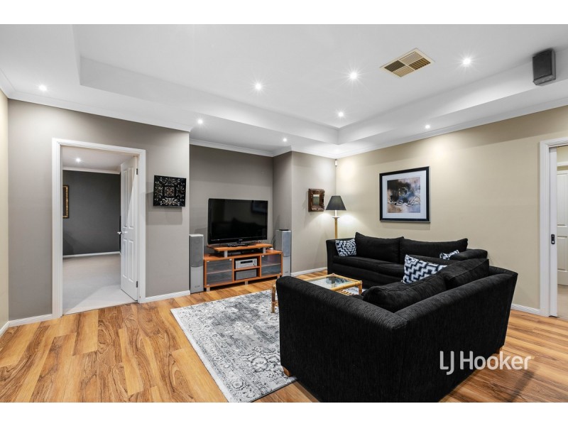 13 Sunseeker Chase, Sanctuary Lakes VIC 3030