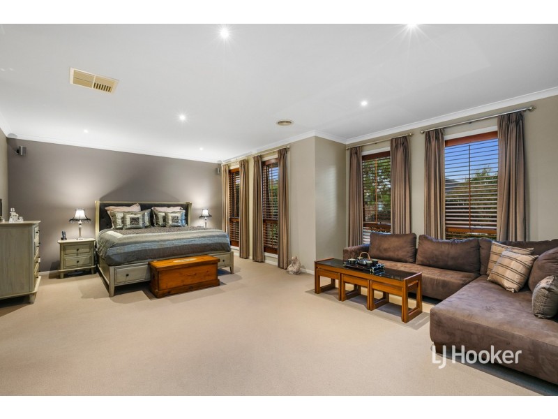 13 Sunseeker Chase, Sanctuary Lakes VIC 3030