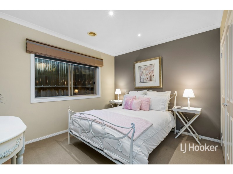 13 Sunseeker Chase, Sanctuary Lakes VIC 3030