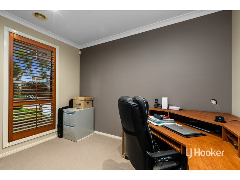 13 Sunseeker Chase, Sanctuary Lakes VIC 3030