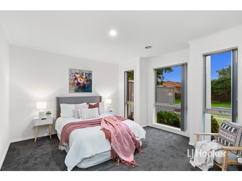 39 Sumner Crescent, Point Cook VIC 3030
