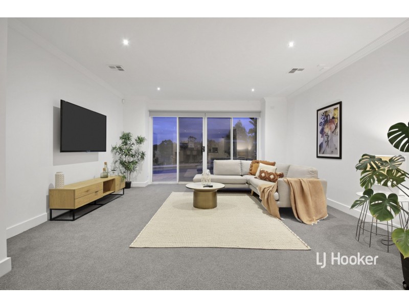 3 Lincoln Park Close, Sanctuary Lakes VIC 3030