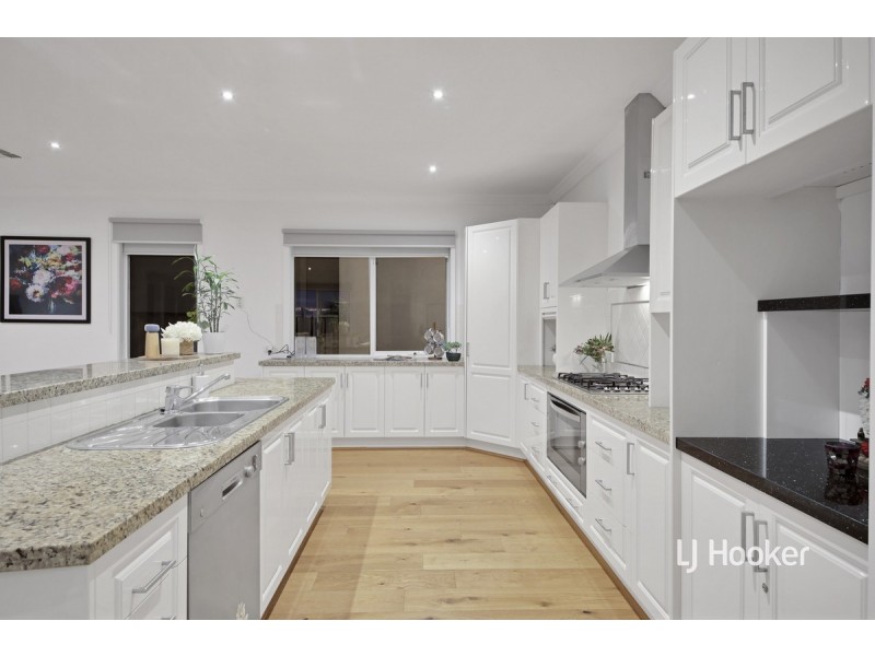 3 Lincoln Park Close, Sanctuary Lakes VIC 3030