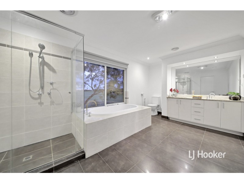 3 Lincoln Park Close, Sanctuary Lakes VIC 3030