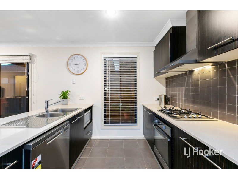 11 Hasluck Gardens, Point Cook VIC 3030