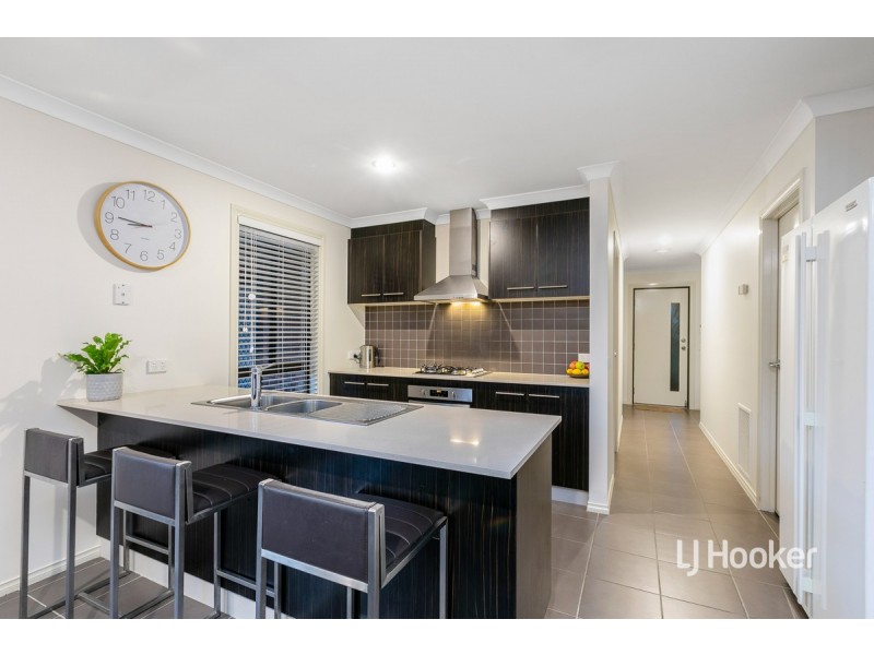 11 Hasluck Gardens, Point Cook VIC 3030