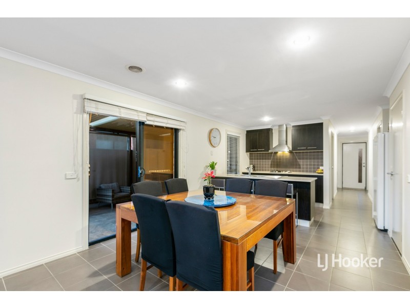 11 Hasluck Gardens, Point Cook VIC 3030
