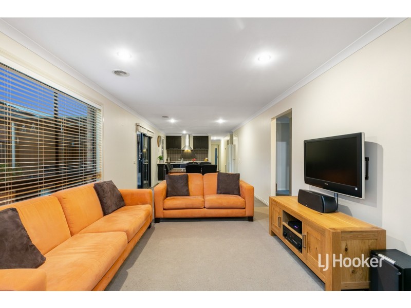 11 Hasluck Gardens, Point Cook VIC 3030