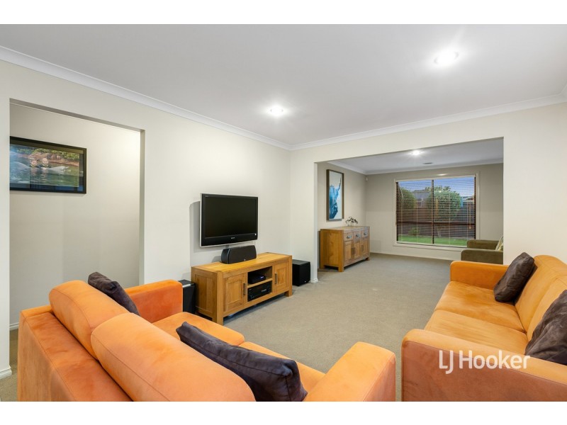 11 Hasluck Gardens, Point Cook VIC 3030