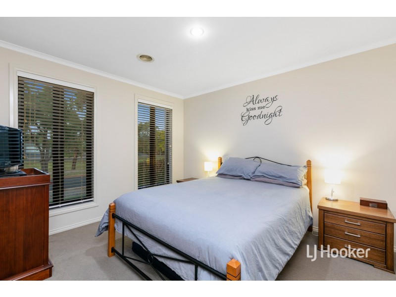 11 Hasluck Gardens, Point Cook VIC 3030