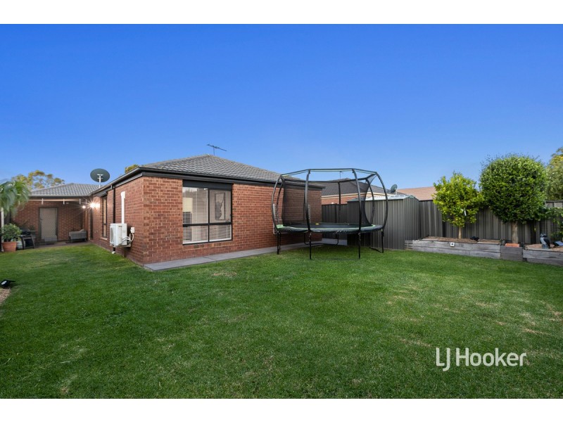 11 Hasluck Gardens, Point Cook VIC 3030