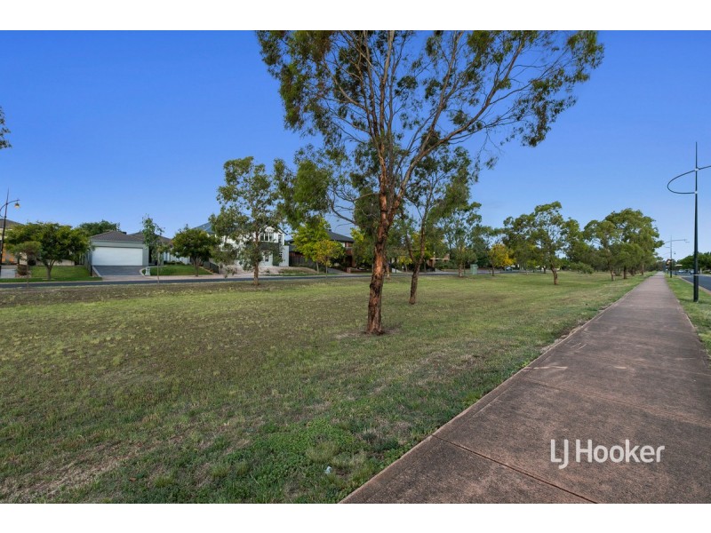 11 Hasluck Gardens, Point Cook VIC 3030
