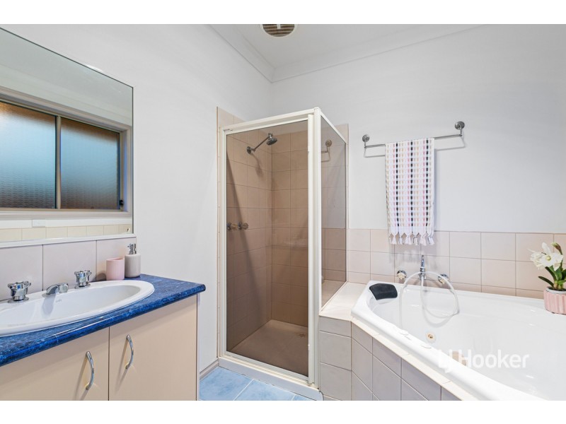 29 Dolphin Crescent, Point Cook VIC 3030