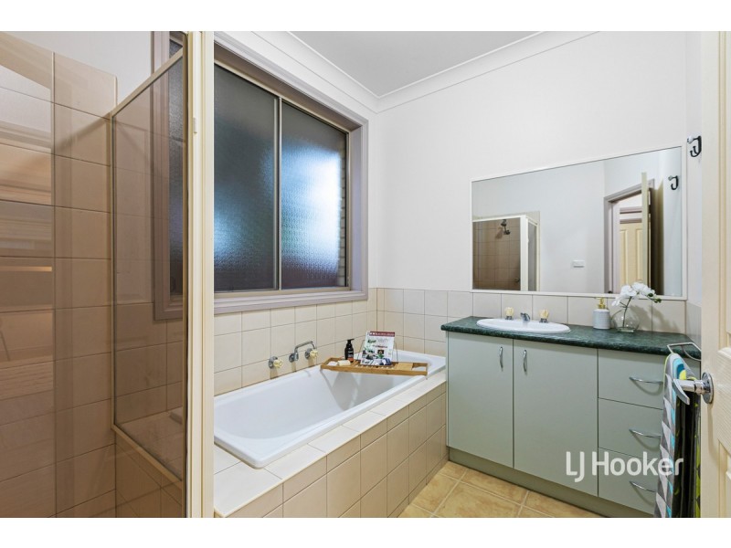 29 Dolphin Crescent, Point Cook VIC 3030