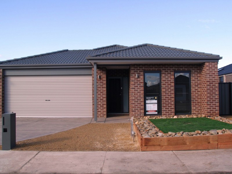 33 Terrene Terrace, Point Cook VIC 3030