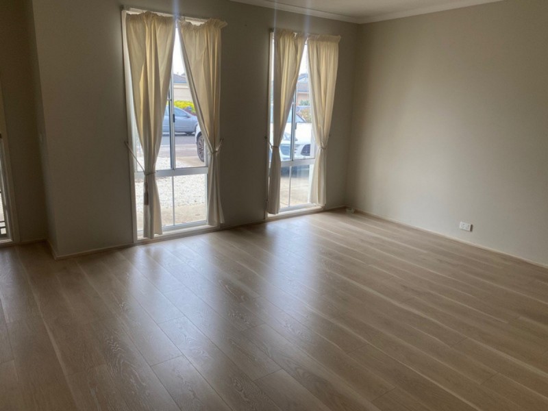 27 Dalkeith Drive, Point Cook VIC 3030