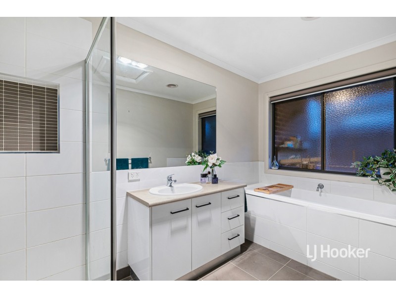 14 Morgan Crescent, Werribee VIC 3030
