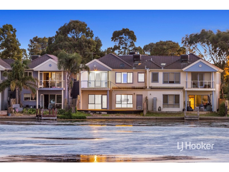 4/93 Sanctuary Lakes South Boulevard, Point Cook VIC 3030