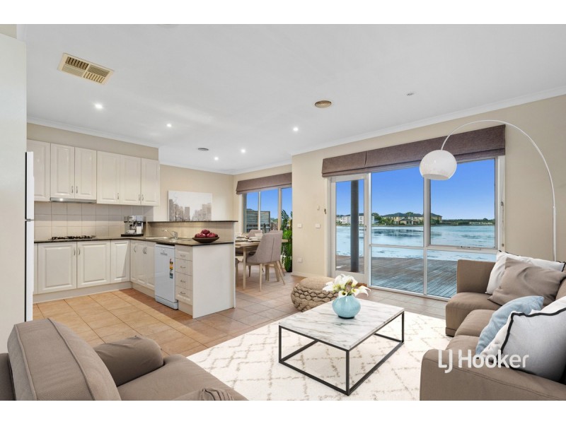 4/93 Sanctuary Lakes South Boulevard, Point Cook VIC 3030