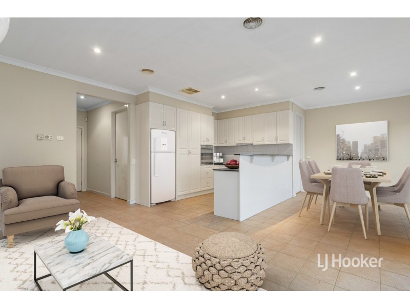 4/93 Sanctuary Lakes South Boulevard, Point Cook VIC 3030