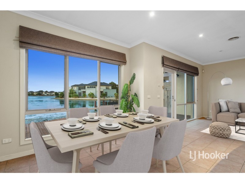 4/93 Sanctuary Lakes South Boulevard, Point Cook VIC 3030