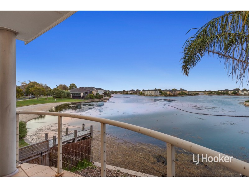 4/93 Sanctuary Lakes South Boulevard, Point Cook VIC 3030