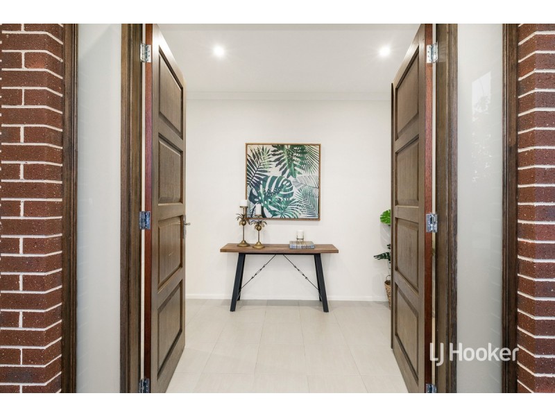 22 Tanoa Crescent, Point Cook VIC 3030