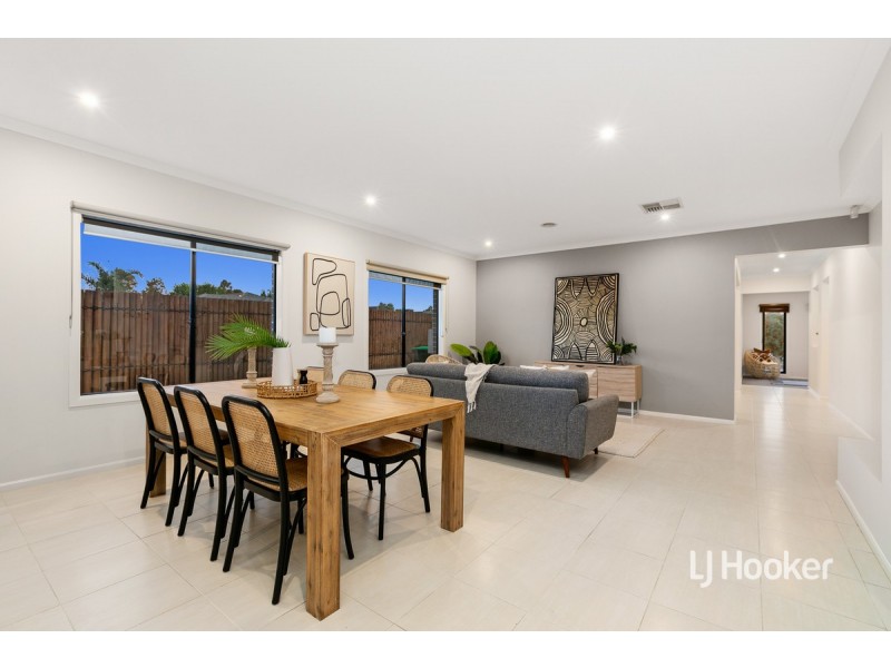 22 Tanoa Crescent, Point Cook VIC 3030