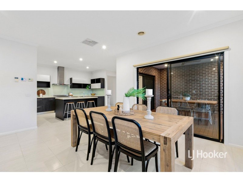 22 Tanoa Crescent, Point Cook VIC 3030