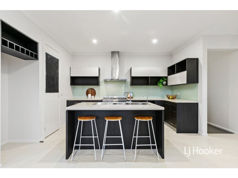 22 Tanoa Crescent, Point Cook VIC 3030