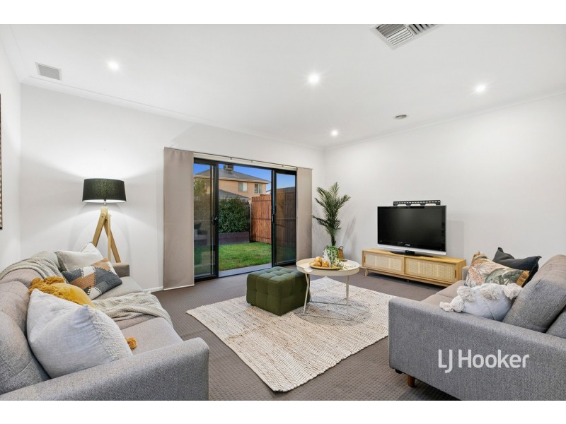 22 Tanoa Crescent, Point Cook VIC 3030