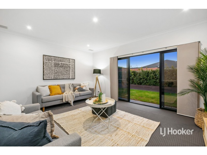 22 Tanoa Crescent, Point Cook VIC 3030