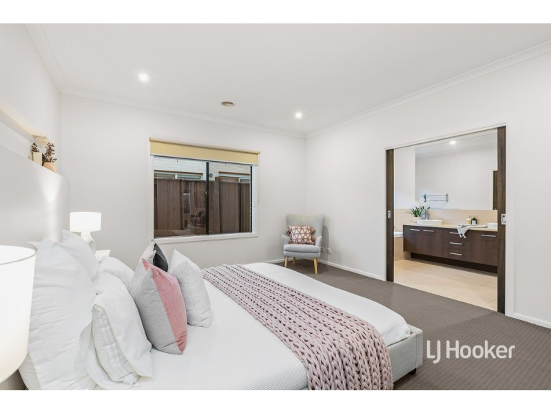 22 Tanoa Crescent, Point Cook VIC 3030