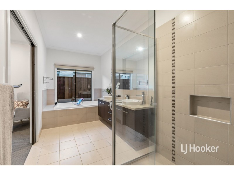 22 Tanoa Crescent, Point Cook VIC 3030