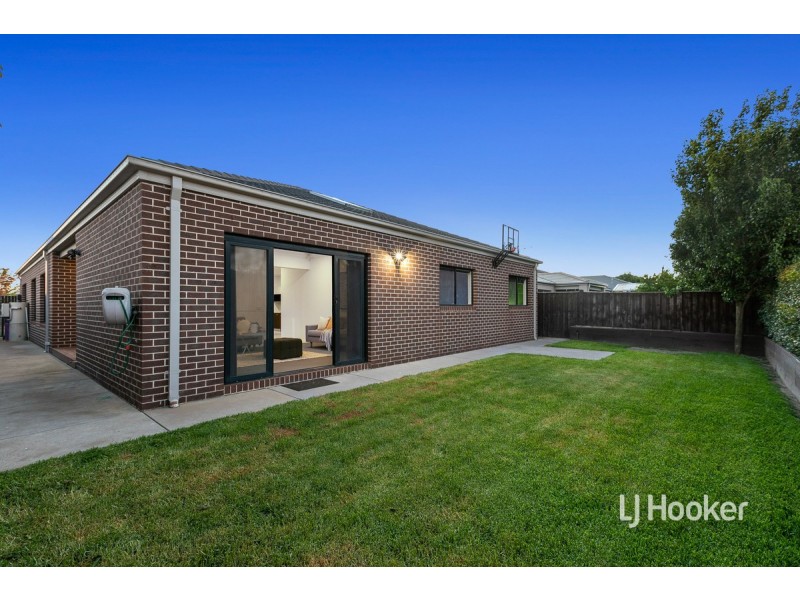22 Tanoa Crescent, Point Cook VIC 3030