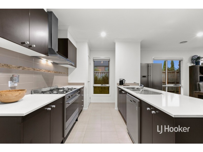 31 Arrowgrass Drive, Point Cook VIC 3030