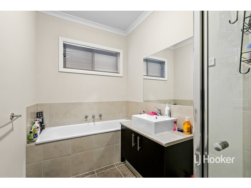 6/37-39 Valencia Circuit, Cranbourne VIC 3977