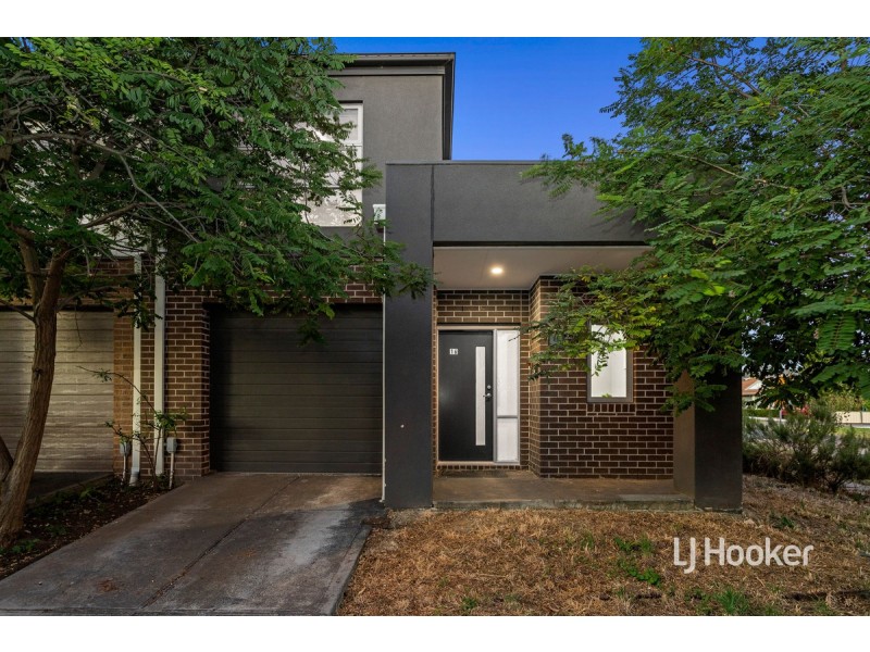 16 Admiralty Lane, Sydenham VIC 3037