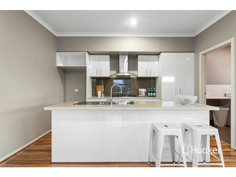 16 Admiralty Lane, Sydenham VIC 3037