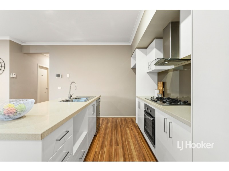 16 Admiralty Lane, Sydenham VIC 3037