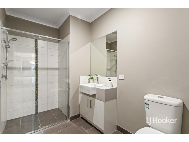 16 Admiralty Lane, Sydenham VIC 3037