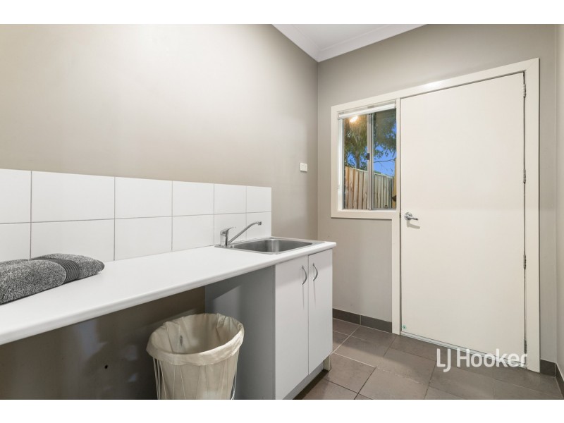 16 Admiralty Lane, Sydenham VIC 3037